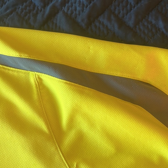 Under Armour XL Heat gear workout shirt - Picture 6 of 8